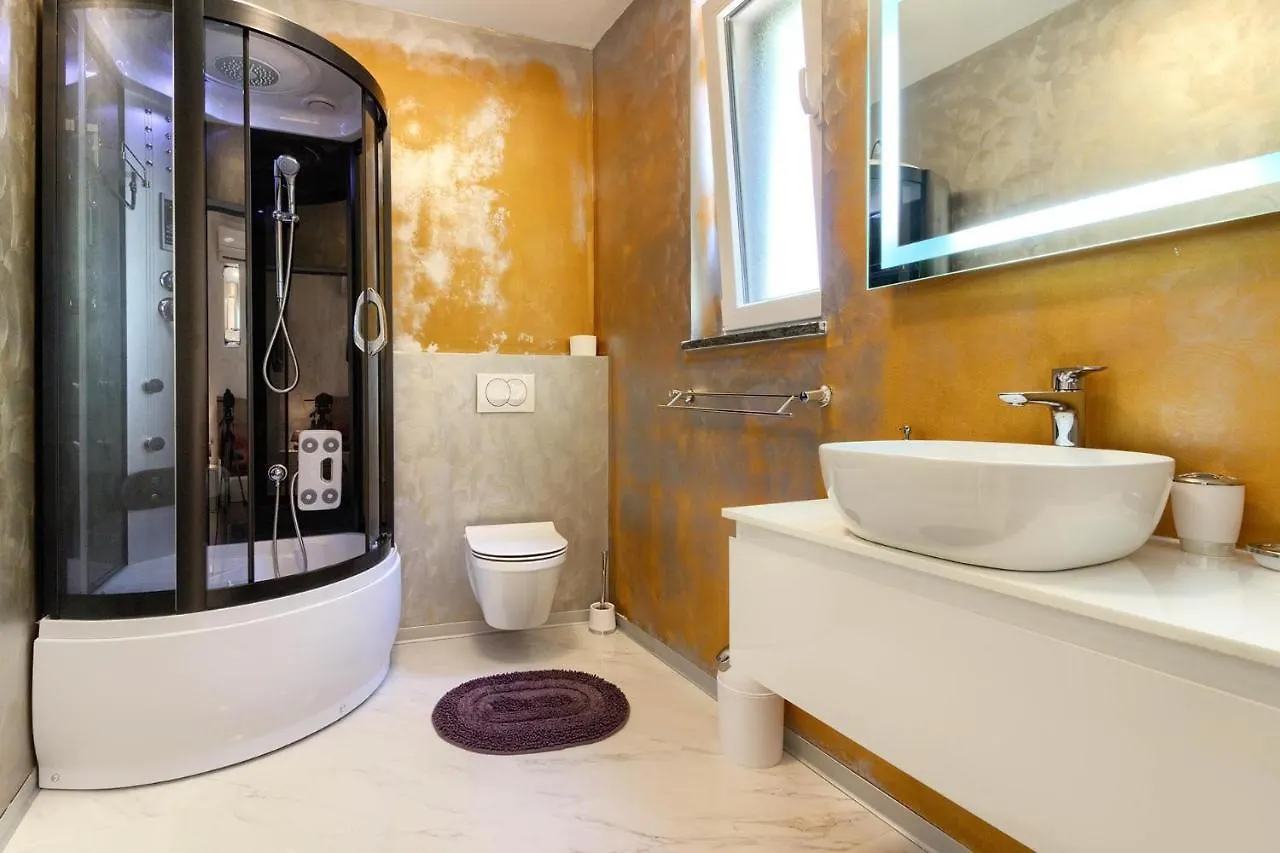 Amazing Villa Sandra With Pool Near The Beach, Extra Pool Heating Available - Wiibuk Medulin