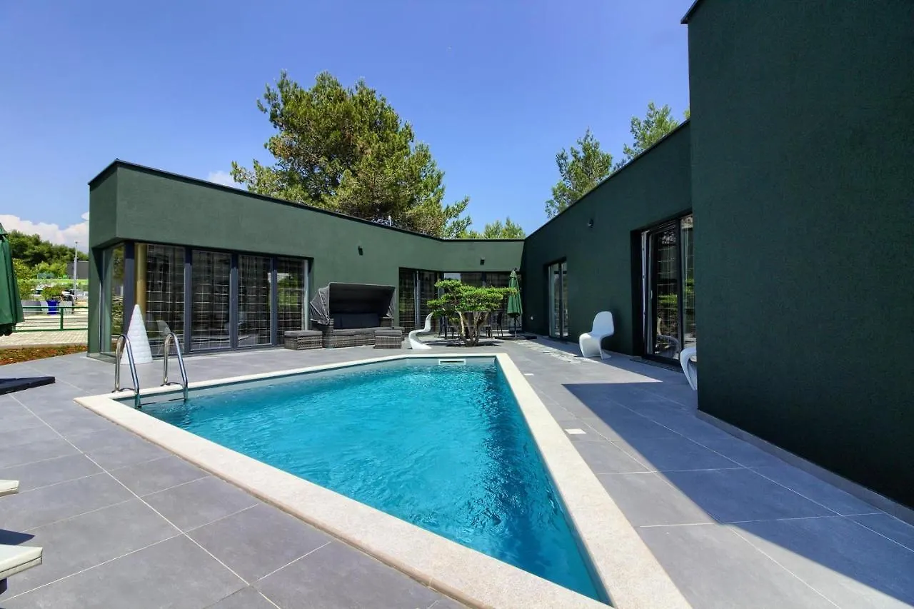 Amazing Villa Sandra With Pool Near The Beach, Extra Pool Heating Available - Wiibuk Medulin