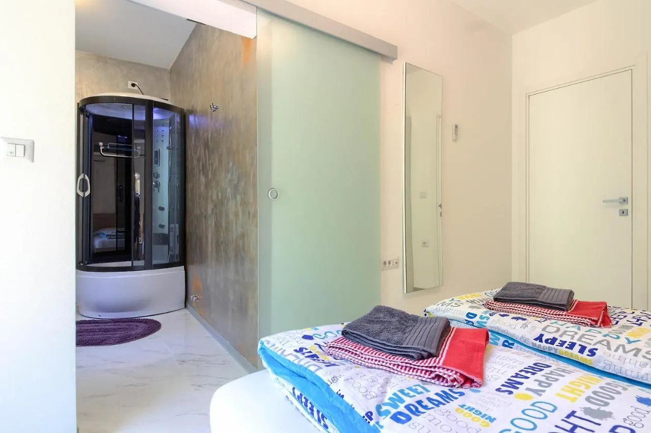Amazing Villa Sandra With Pool Near The Beach, Extra Pool Heating Available - Wiibuk Medulin Croatia