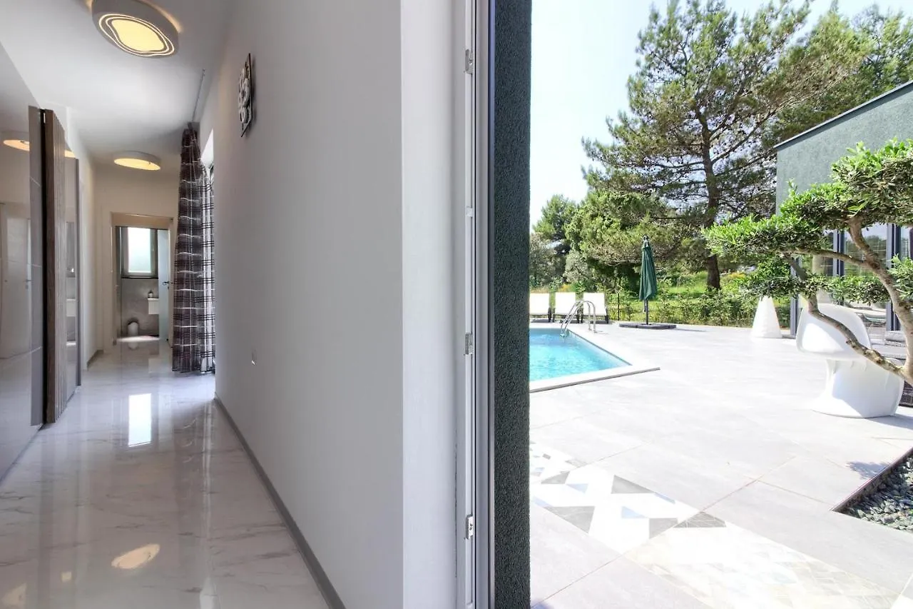 Amazing Villa Sandra With Pool Near The Beach, Extra Pool Heating Available - Wiibuk Medulin