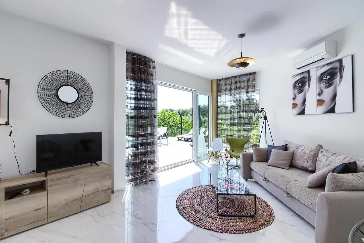 Amazing Villa Sandra With Pool Near The Beach, Extra Pool Heating Available - Wiibuk Medulin