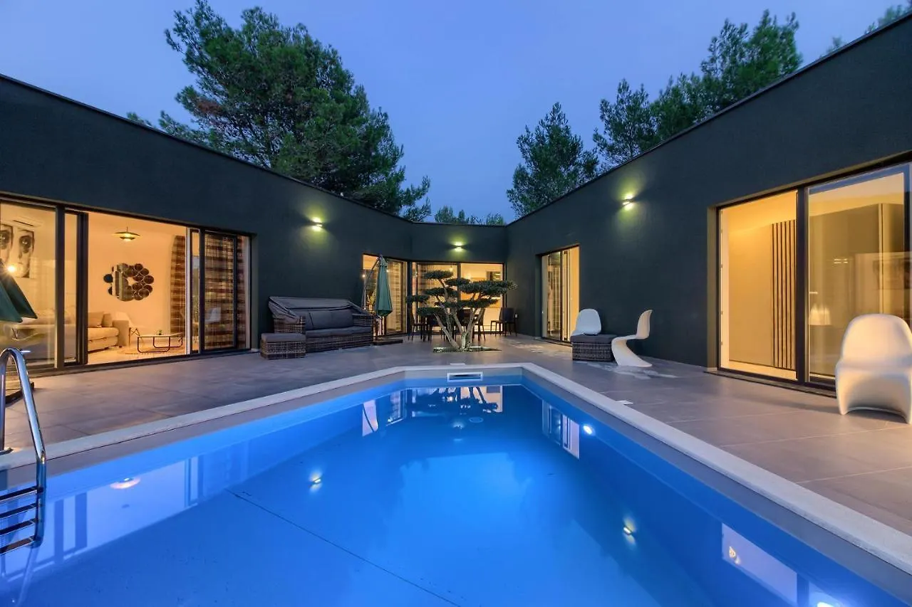 Amazing Villa Sandra With Pool Near The Beach, Extra Pool Heating Available - Wiibuk Medulin
