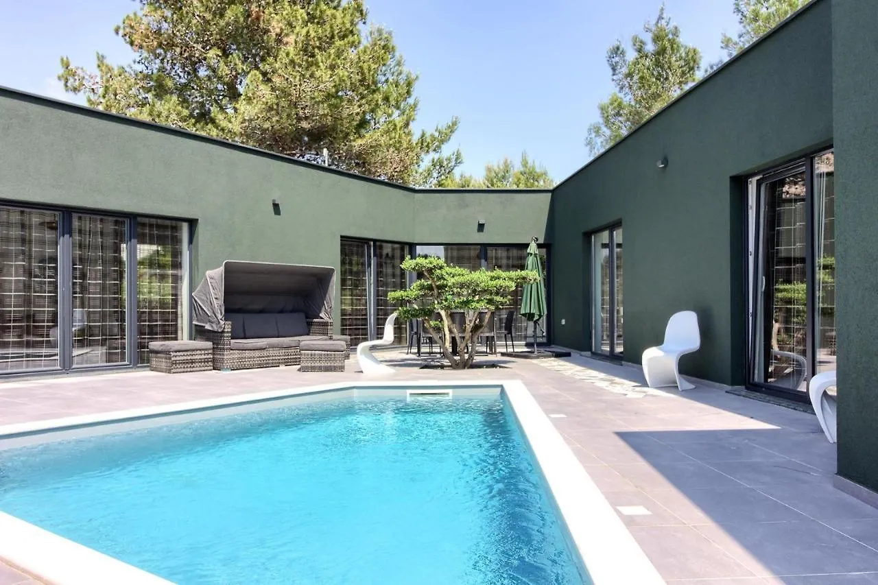 Amazing Villa Sandra With Pool Near The Beach, Extra Pool Heating Available - Wiibuk Medulin Croatia