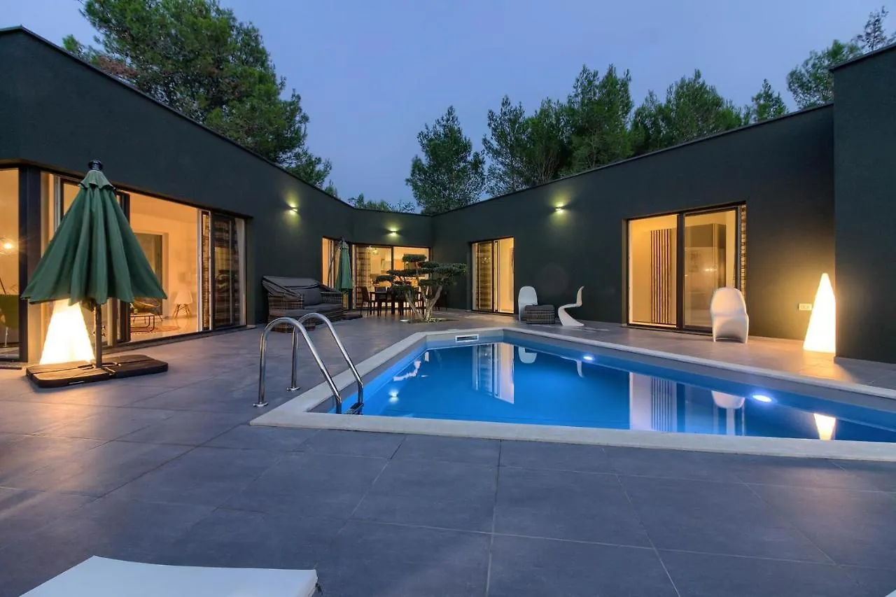 Amazing Villa Sandra With Pool Near The Beach, Extra Pool Heating Available - Wiibuk Medulin