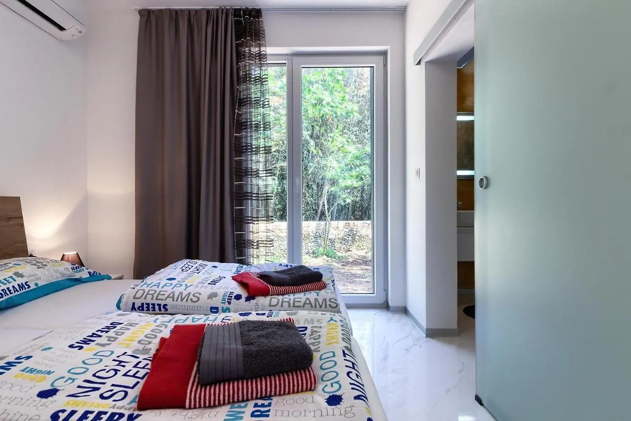 Amazing Villa Sandra With Pool Near The Beach, Extra Pool Heating Available - Wiibuk Medulin