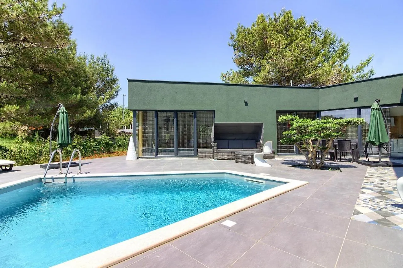 Amazing Villa Sandra With Pool Near The Beach, Extra Pool Heating Available - Wiibuk Medulin