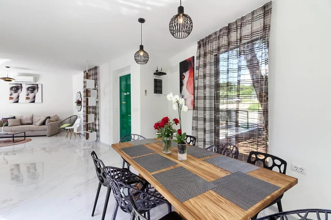Amazing Villa Sandra With Pool Near The Beach, Extra Pool Heating Available - Wiibuk Medulin Croatia