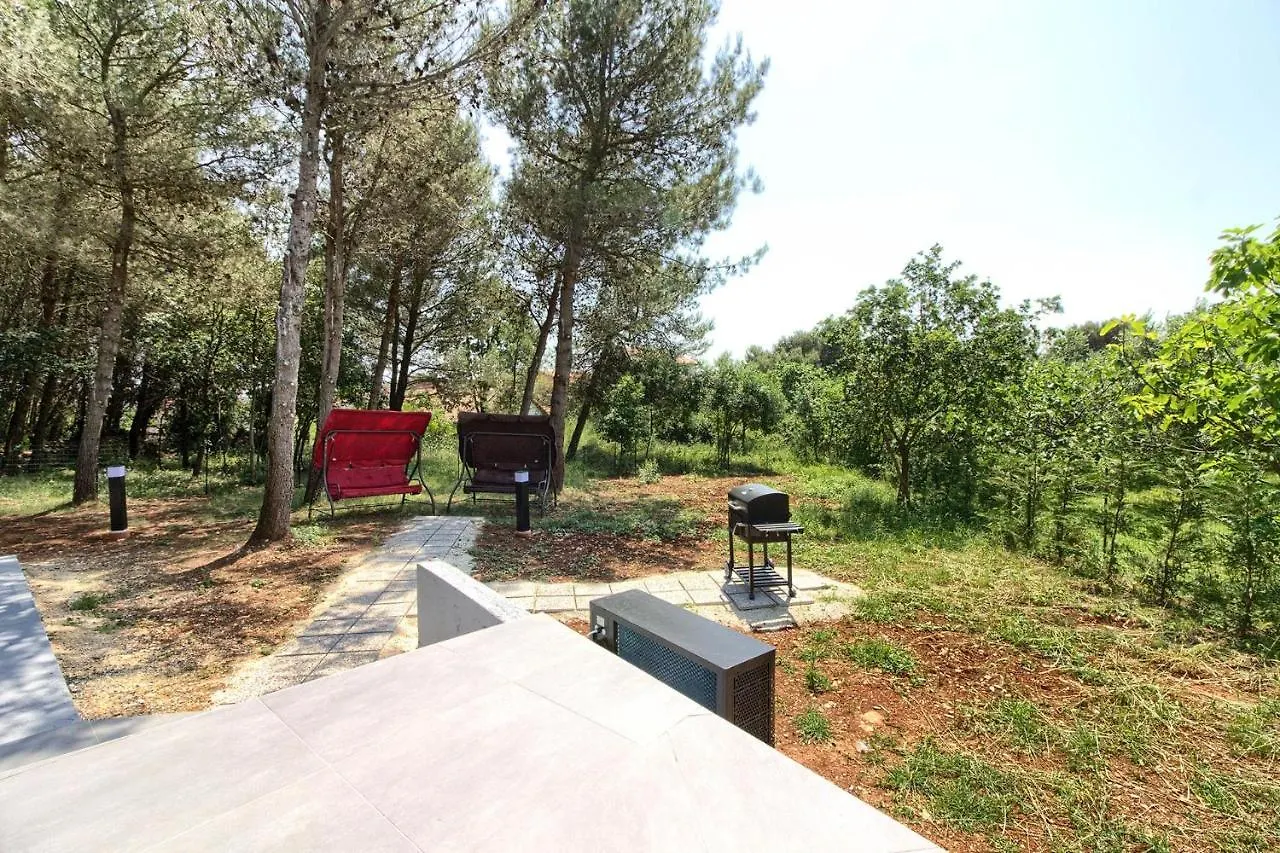 Amazing Villa Sandra With Pool Near The Beach, Extra Pool Heating Available - Wiibuk Medulin 0*,  Croatia
