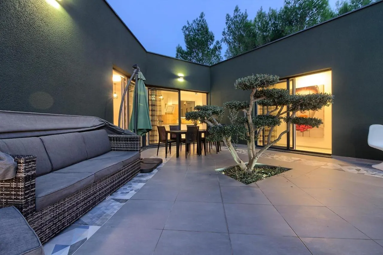 Amazing Villa Sandra With Pool Near The Beach, Extra Pool Heating Available - Wiibuk Medulin