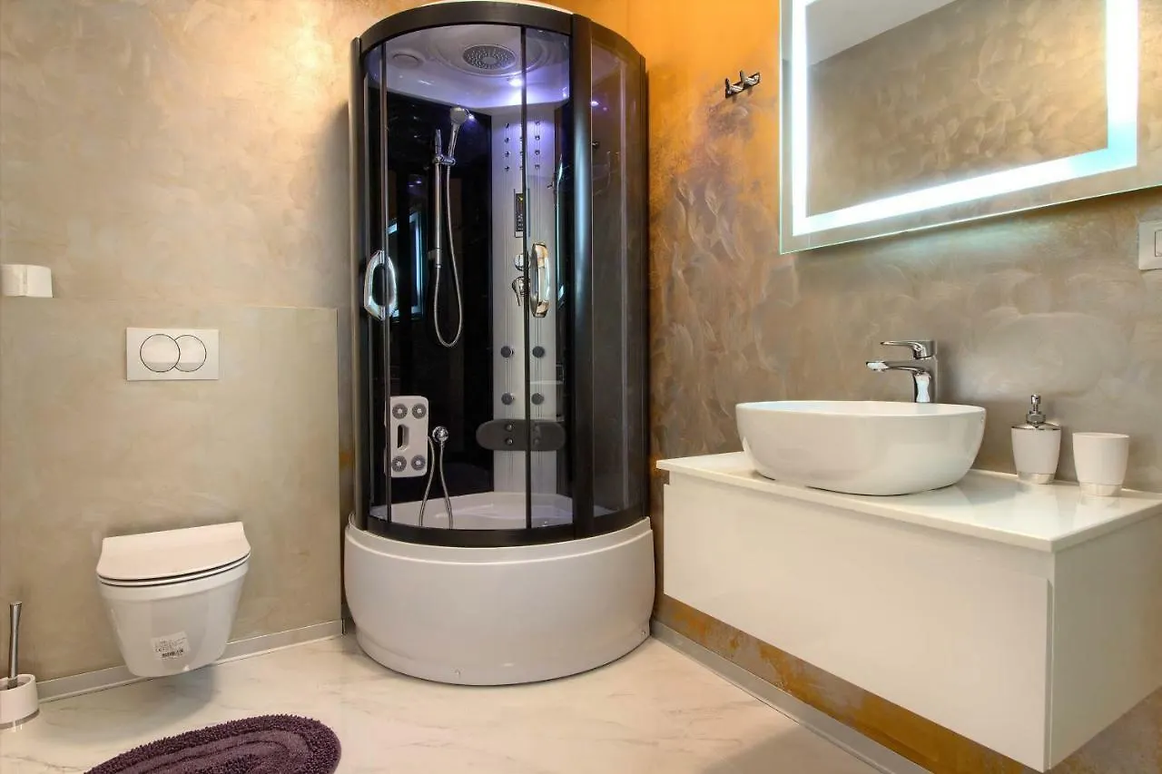 Amazing Villa Sandra With Pool Near The Beach, Extra Pool Heating Available - Wiibuk Medulin 0*,