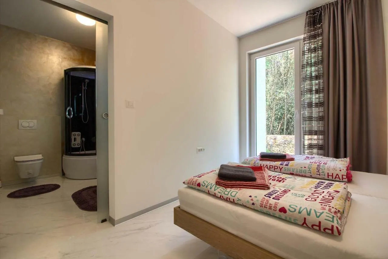 Amazing Villa Sandra With Pool Near The Beach, Extra Pool Heating Available - Wiibuk Medulin Croatia